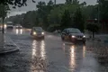      Varios coches circulan bajo la lluvia. Ricardo Rubio: Europa Press.