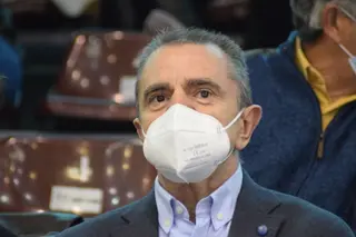 José Manuel Franco, presidente del Consejo Superior de Deportes, en las gradas del pabellón Ángel Nieto.