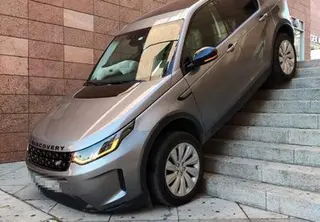 El coche atrapado en las escaleras. ICAL