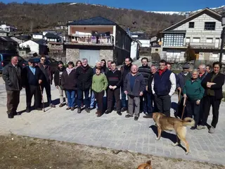 Los socialistas invitan a Herrera a que visite por carretera a los vecinos de Porto