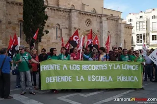 Exigen que se repongan los presupuestos en becas y se elimine la tasa de reposición del profesorado