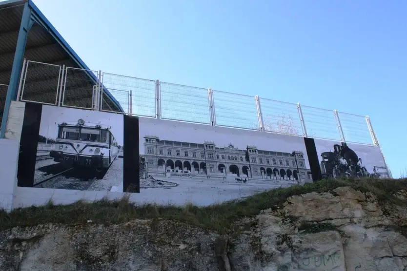 Mural con motivos ferroviarios en Zamora 3