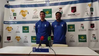 Saulo Hernández y Powell, del CB Zamora, en rueda de prensa.