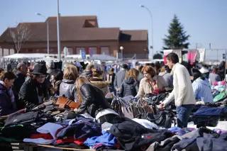 El mercadillo funciona en su segundo día "sin ningún problema" y con menos puestos
