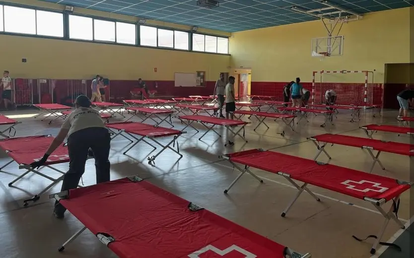 El Pabellón De Bermillo, Convertido En Albergue Para Los Evacuados Por El Incendio De Fermoselle