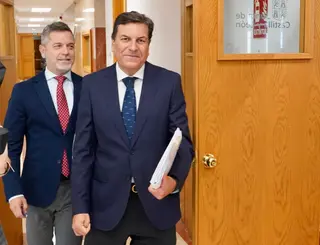 Miriam Chacón / ICAL. El consejero de Economía y Hacienda y portavoz, Carlos Fernández Carriedo, comparece en rueda de prensa posterior al Consejo de Gobierno