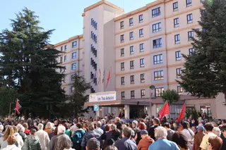 La manifestación finalizó frente a la residencia de Los Tres Árboles