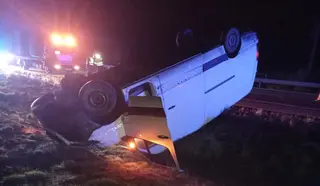 Accidente en la A6 con furgoneta volcada