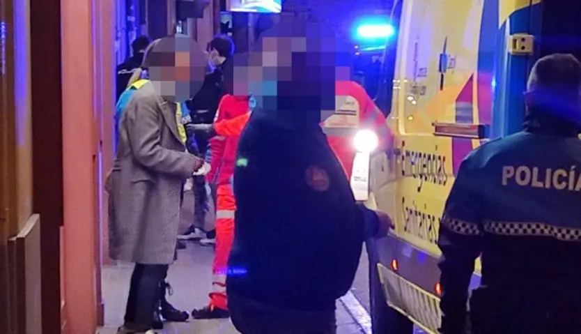 Policía y ambulancia en el lugar de los hechos 3