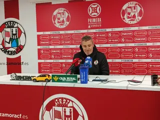 Óscar Cano en una rueda de prensa previa a un partido.
