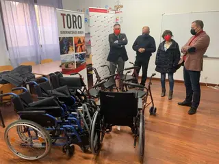 Entrega del material a Cáritas y a Cruz Roja en Toro (2)