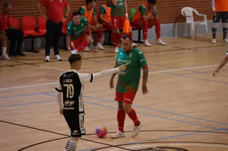 Un instante del duelo entre River Sala Zamora y O Esteo FS
