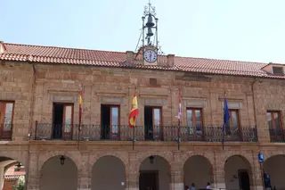 Fachada Del Ayuntamiento De Benavente