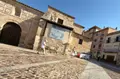 Varias personas pasean por la plaza de San Lucía en Zamora capital