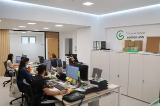 Trabajadores de AECC Zamora en la sede