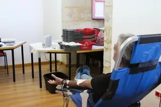 Un ciudadano donando sangre. Archivo