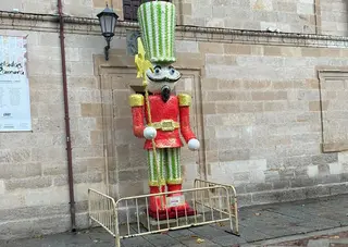 Decoración navideña en la plaza Viriato
