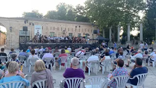 Maestro Lupi en la plaza de la Catedral