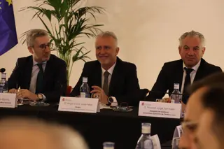 El ministro Ángel Víctor Torres junto con el delegado del Gobierno en Castilla y León, Nicanor Sen, durante la reunión | Alejandro Sardón