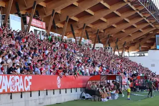 Afición en el Ruta de la Plata en el partido contra Villarreal B