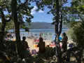 ICAL. Turistas en una de las playas del Lago de Sanabria