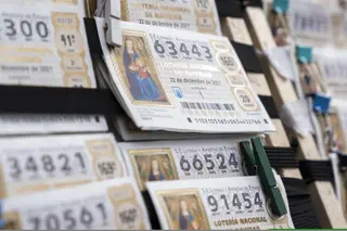 Varios décimos de la administración de lotería