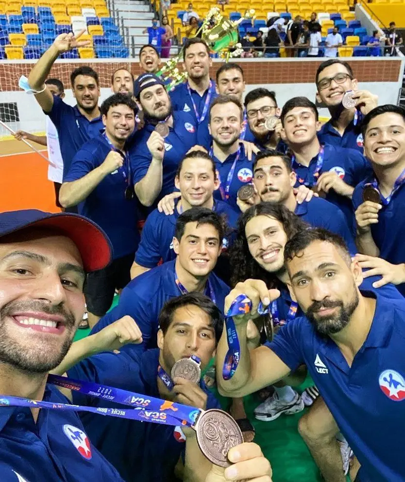 La selección de Chile celebra el bronce