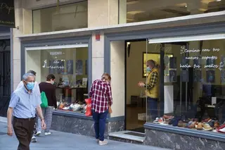 Zamoranos con mascarilla en los primeros días en que la misma comenzó a ser obligatoria