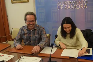 El Ayuntamiento sienta las bases para la digitalización y descripción del legado de León Felipe