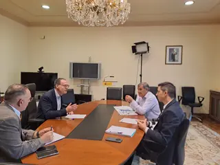 El subdelegado del Gobierno, Ángel Blanco, en la reunión con el alcalde de Mombuey