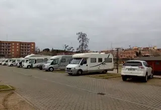 Acondicionada la zona de aparcamiento de caravanas en el parque de Avenida de la Frontera