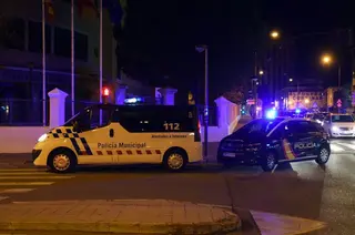Policia noche escuela arte