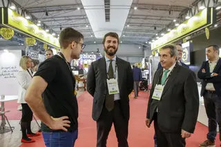 Un informe afianza que más de la mitad de los españoles conoce la marca Tierra de Sabor y un 75 por ciento en el centro del territorio español. Juan García Gallardo, vicepresidente de la Junta de Castilla y León, en la Feria Alimentaria.