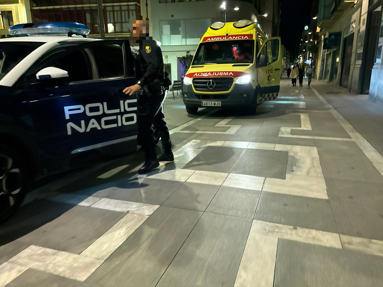 Ambulancia y Policía Nacional en Santa Clara