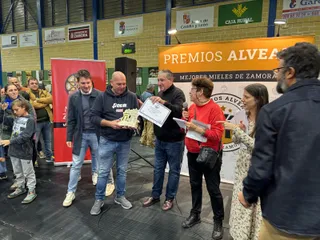 Las mejores mieles de Zamora recogen sus galardones en los Premios Alveare en Trabazos