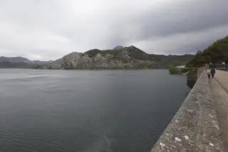 Vista del embalse del río Porma, a 28 de abril de 2023, en León, Castilla y León (España). Fernando Otero Europa Press Archivo