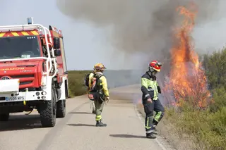 GALERÍA | Las imágenes de la lucha contra el fuego en Puercas | J.Leal
