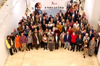 La consejera de Educación, Rocío Lucas, preside la entrega de diplomas a los Profesores Honorí­ficos 2025-2026. | Miriam Chacón