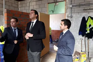 El+delegado+territorial+visita+a+los+alumnos+del+programa+mixto+de+empleo+de+Benavente