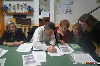 El PSOE y los vecinos de Pantoja proponen acondicionar un solar público como aparcamiento gratuito