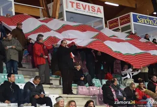 La afición del Zamora retó al frío para ver ganar de nuevo a los rojiblancos