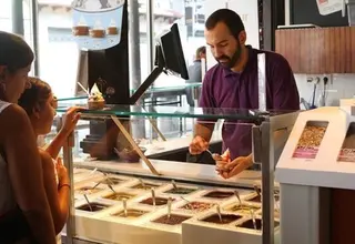 Hombre mayor de cuarenta años dedicado al comercio, perfil del autónomo
