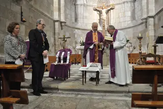 Rito de entrada de nuevos hermanos de la Cofradía de la Resurrección. Foto: Verónica Muriel