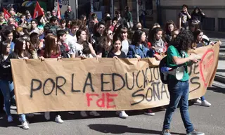 Unos 150 estudiantes y docentes se manifiestan en Zamora contra la LOMCE