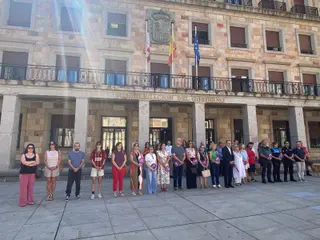Minuto de silencio en la Plaza de la Subdelegación este jueves