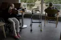 Personas mayores en una residencia. Archivo