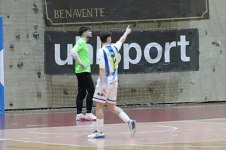 Un partido del Atlético Benavente. ARCHIVO . S.R.