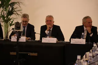 El ministro Ángel Víctor Torres en el centro de la imagen durante la reunión del CICAPE | Alejandro Sardón