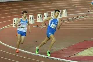Un corredor del Club Benavente Atletismo en una de las pruebas disputadas en Salamanca. Archivo.