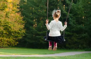 Niña jugando